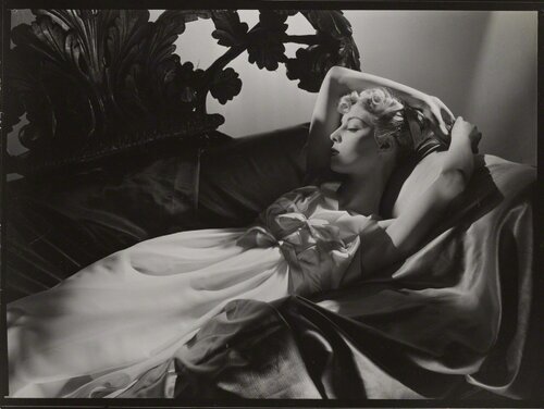 Helen Bennett, Paris Studio von Horst P. Horst, Fotografie kaufen auf Singulart