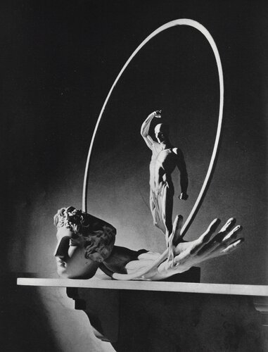 Still Life, Houden, Hoop von Horst P. Horst, Fotografie kaufen auf Singulart