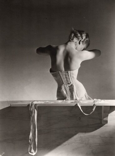 Mainbocher Corset (loose) van Horst P. Horst, Fotografie te koop op Singulart