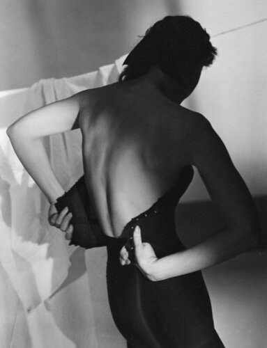 Black Bodice, New York van Horst P. Horst, Fotografie te koop op Singulart