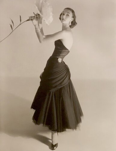 Evelyn Tripp Modelling a Charles James Dress, Vogue van Horst P. Horst, Fotografie te koop op Singulart