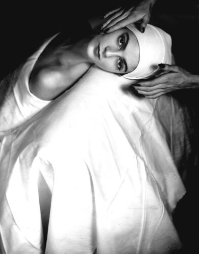 Carmen, Face Massage van Horst P. Horst, Fotografie te koop op Singulart