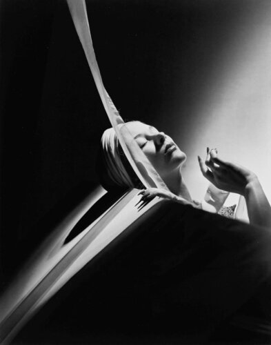 Lisa Fonssagrives in Turban, New York van Horst P. Horst, Fotografie te koop op Singulart