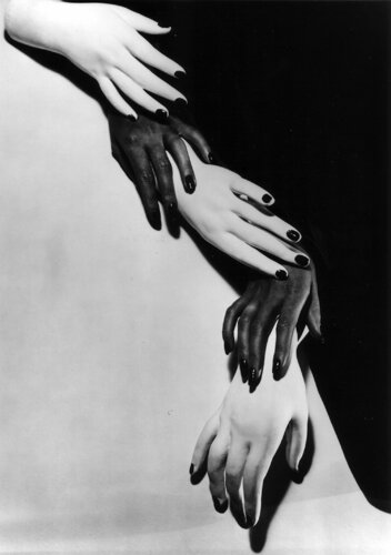 Hands, Hands..., New York van Horst P. Horst, Fotografie te koop op Singulart