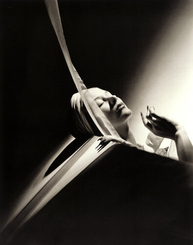 Lisa with Turban, N.Y. di Horst P. Horst, Fotografia in vendita su Singulart