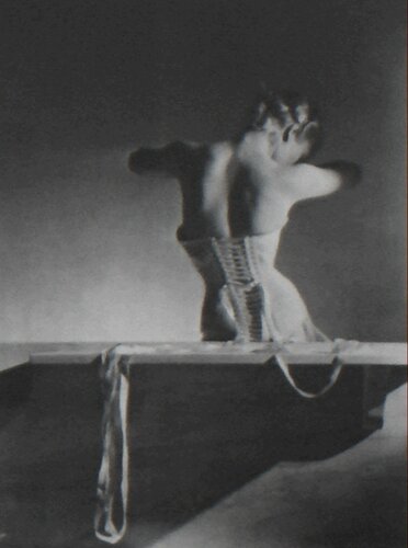 Mainbocher Corset van Horst P. Horst, Fotografie te koop op Singulart