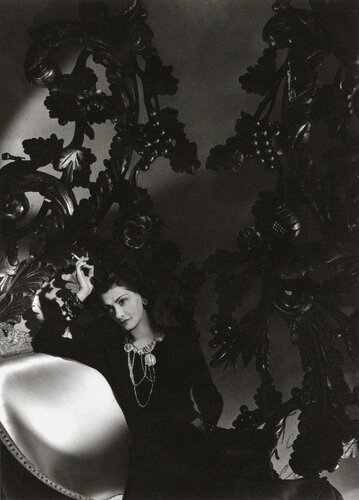 Coco Chanel van Horst P. Horst, Fotografie te koop op Singulart