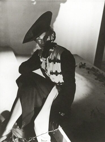 Mademoiselle Zelinsky Modeling a Lucien Lelong Dress for French Vogue van Horst P. Horst, Fotografie te koop op Singulart