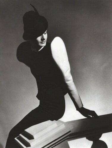 White Sleeve, Vogue van Horst P. Horst, Fotografie te koop op Singulart
