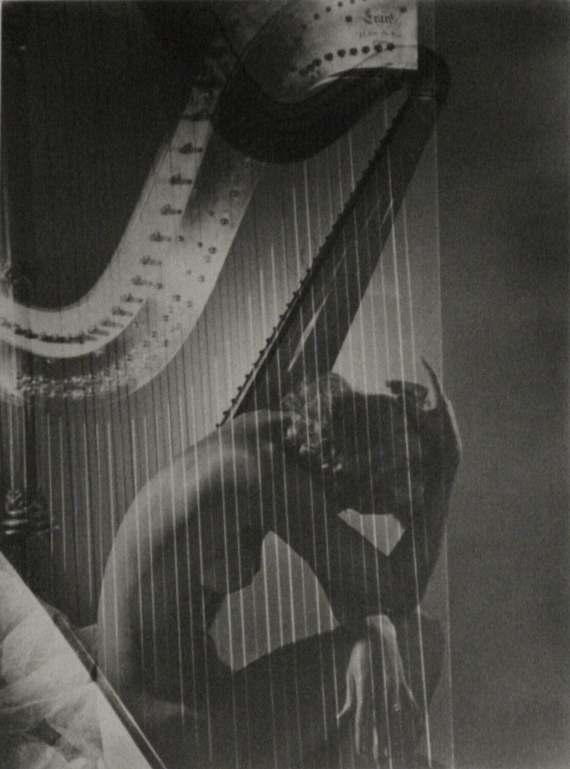 Lisa with Harp Horst P. Horst Fotografia in vendita