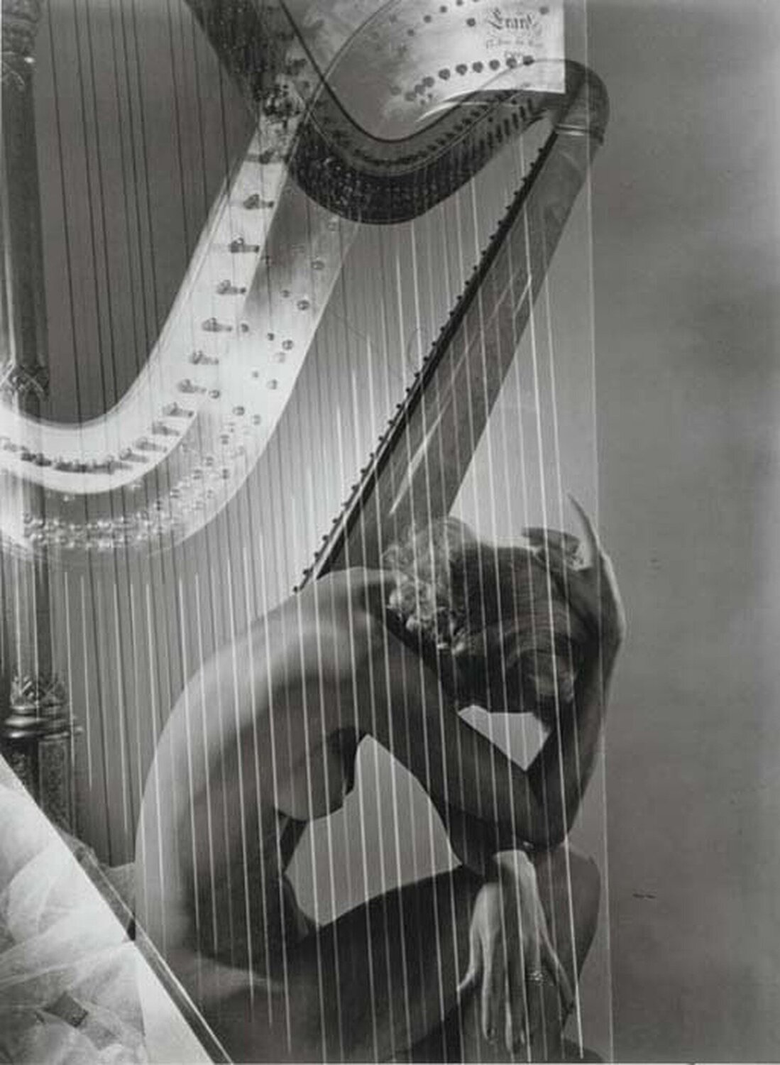 Lisa Fonssagrives-Penn with Harp Horst P. Horst Fotografie zu verkaufen