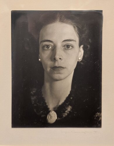 Portrait of Elizabeth Ginno van Imogen Cunningham, Fotografie te koop op Singulart