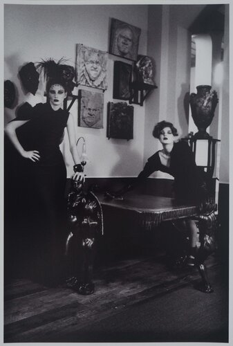 Muses vêtues de noir by Irina Ionesco, 版画 for Sale on Singulart