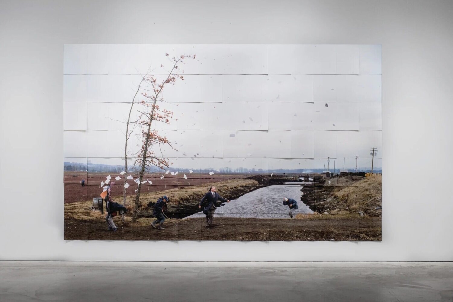 A Sudden Gust Of Wind (After Hokusai) Jeff Wall Fotografie zu verkaufen