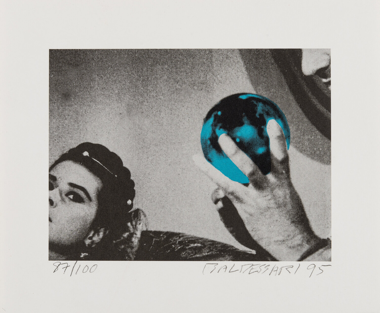 Fate: Blue [Woman with Man Gazing at Sphere] John Baldessari Druck zu verkaufen