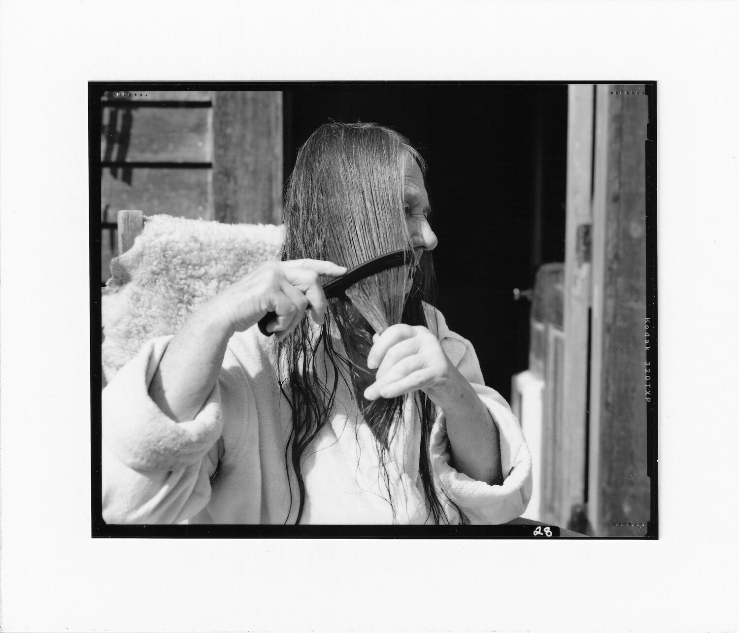 My Mother Combing Her Hair Justine Kurland Fotografie zu verkaufen