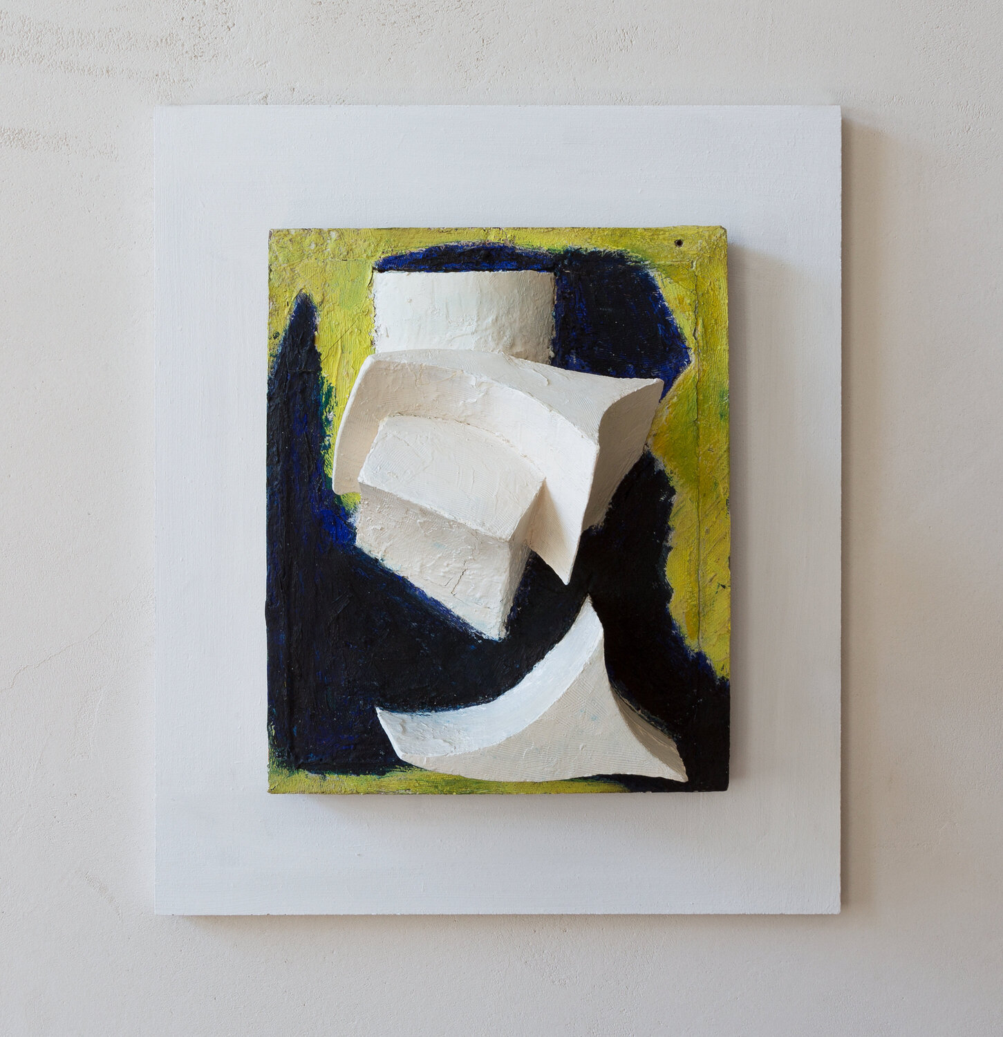 Ohne Titel (Bewegtes Weiss auf Blau und Gelb) Kurt Schwitters Originalgemälde zu verkaufen