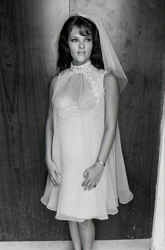 Topless Bridesmaid di Lee Friedlander, Fotografia in vendita su Singulart