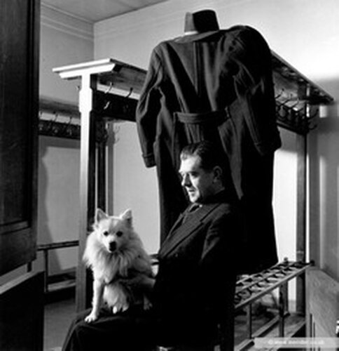 René Magritte with LouLou, Brussels, Belgium van Lee Miller, Fotografie te koop op Singulart