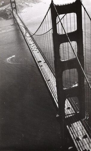 Golden Gate Bridge (Aerial) par Margaret Bourke-White, Photographie en vente sur Singulart