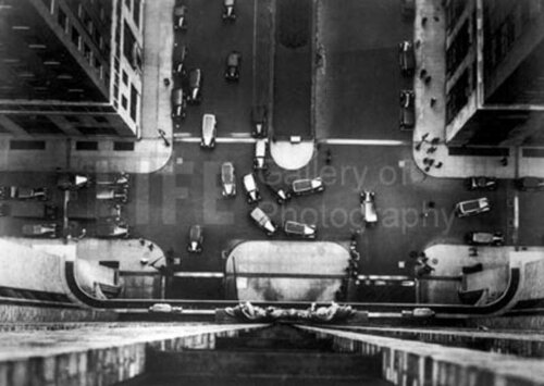 Bird's Eye View of Manhattan for Erwin, Wasey & Co par Margaret Bourke-White, Photographie en vente sur Singulart