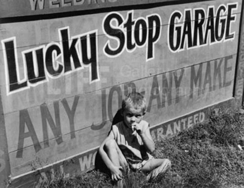 Lucky Stop Garage van Margaret Bourke-White, Fotografie te koop op Singulart