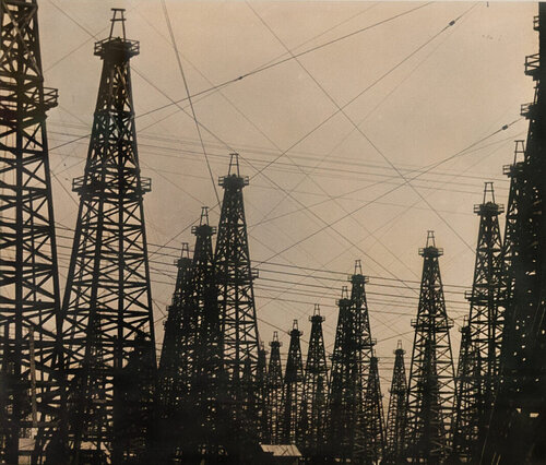 Oil Derricks in Spindletop Field, Texas van Margaret Bourke-White, Fotografie te koop op Singulart