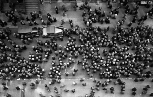 Hats in the Garment District, New York van Margaret Bourke-White, Fotografie te koop op Singulart