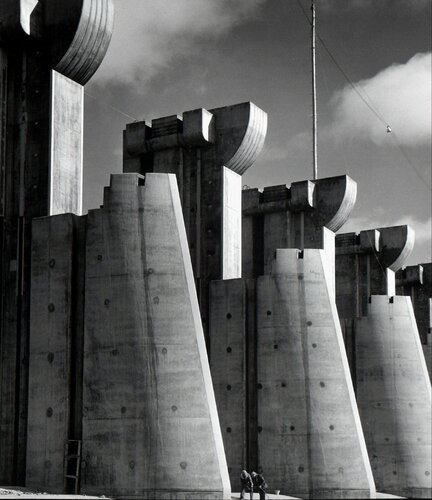 Fort Peck Dam, Montana van Margaret Bourke-White, Fotografie te koop op Singulart