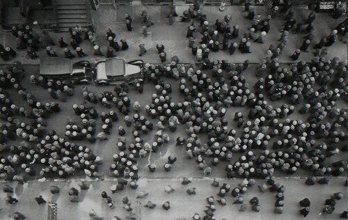 Hats in the Garment District van Margaret Bourke-White, Fotografie te koop op Singulart