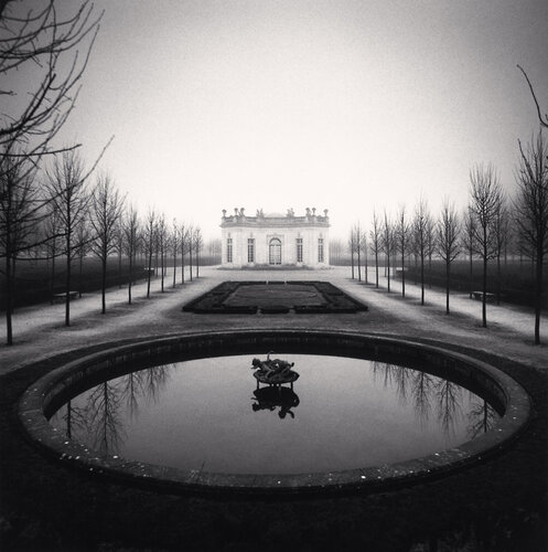 Pavillon Francais, Petit Trianon, Versailles, France van Michael Kenna, Fotografie te koop op Singulart