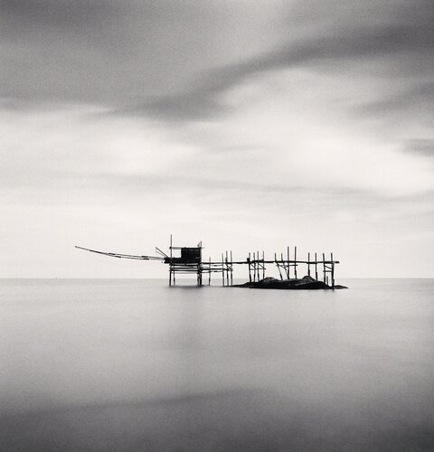 Trabocco Punta Aderci, Study 2, Vasto, Abruzzo, Italy. di Michael Kenna, Fotografia in vendita su Singulart