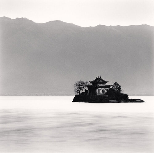 Xiao Putuo Island, Erhai Lake, Yunnan, China di Michael Kenna, Fotografia in vendita su Singulart