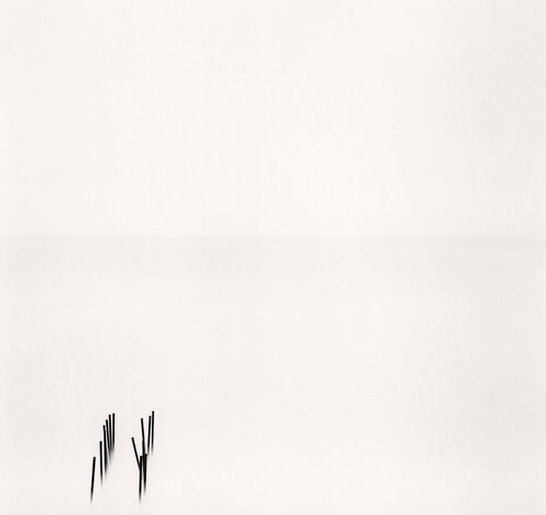 Matin Blanc, Blue Beach, Nice, France. di Michael Kenna, Fotografia in vendita su Singulart