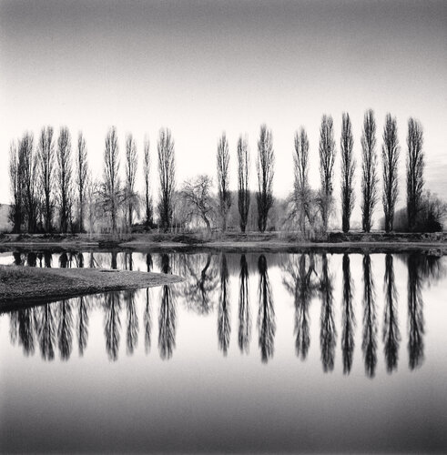 Ortucchio Lake Reflection, Fucino, Abruzzo, Italy di Michael Kenna, Fotografia in vendita su Singulart