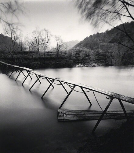 Wooden Bridge, Study 2, Tuokou Village, Jiangxi, China di Michael Kenna, Fotografia in vendita su Singulart