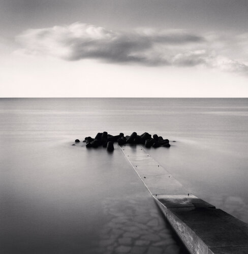 Tranquil Morning, Awaji Island, Shikoku, Japan di Michael Kenna, Fotografia in vendita su Singulart