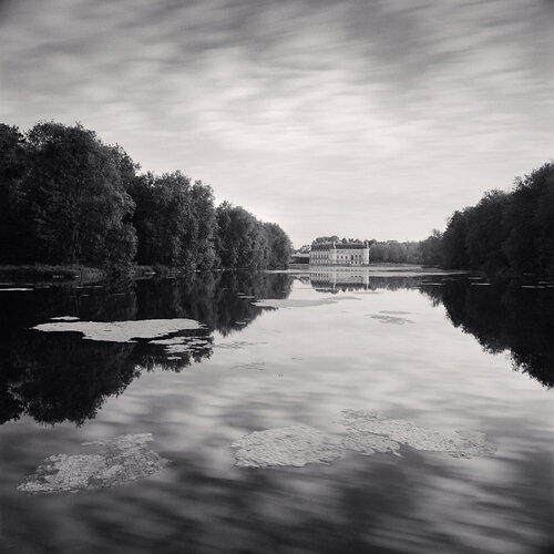 Château, Study 8, Rambouillet, Yvelines, France di Michael Kenna, Fotografia in vendita su Singulart