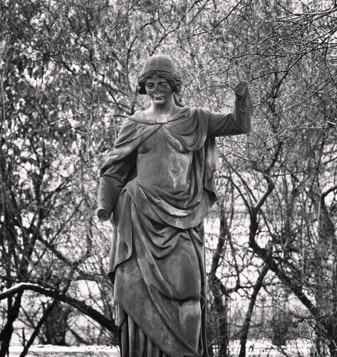Garden Statue, Prague, Czechoslovakia van Michael Kenna, Fotografie te koop op Singulart