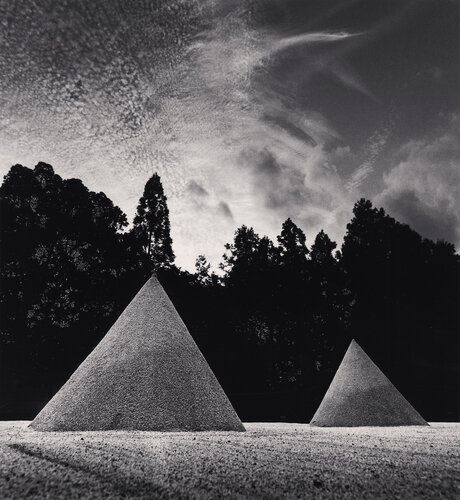Sand Mounds, Kamigamojinja, Kyoto van Michael Kenna, Fotografie te koop op Singulart