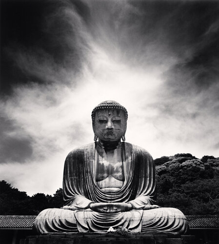 Amidha Buddha, Kotoku-in, Kamakura, Honshu, Japan di Michael Kenna, Fotografia in vendita su Singulart