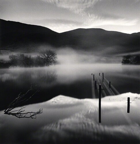 Capodacqua Lake, Capestrano, Abruzzo, Italy di Michael Kenna, Fotografia in vendita su Singulart