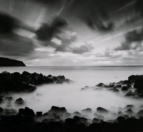 Red Morning, Hanga Nui, Easter Island di Michael Kenna, Fotografia in vendita su Singulart
