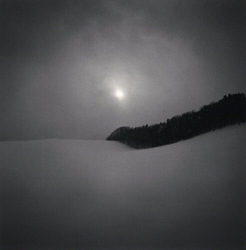 Rising Sun, Wakasa, Hokkaido, Japan di Michael Kenna, Fotografia in vendita su Singulart