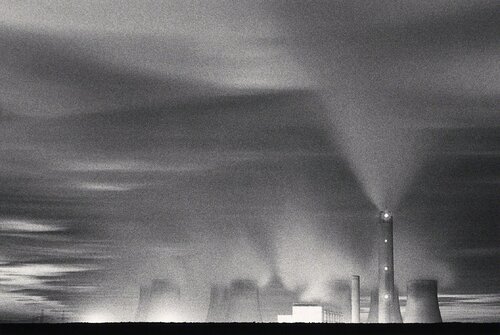 Ratcliffe Power Station, Study 18, Nottinghamshire, England. 1984 di Michael Kenna, Fotografia in vendita su Singulart