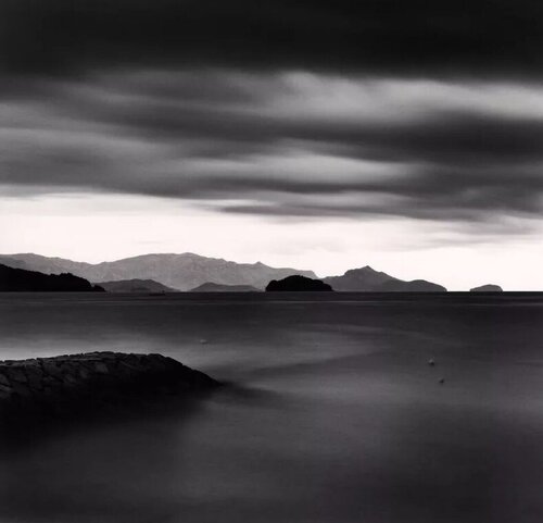 Dark Waters, Tsuda, Japan di Michael Kenna, Fotografia in vendita su Singulart
