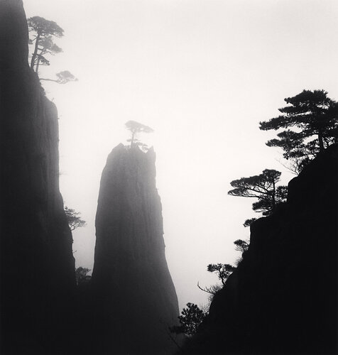 Huangshan Mountains, Study 16, Anhui, China van Michael Kenna, Fotografie te koop op Singulart