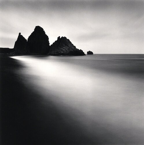 Beach Rocks, Gageo-do, Shinan, South Korea van Michael Kenna, Fotografie te koop op Singulart
