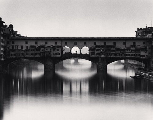 Ponte Vecchio, Florence, Italy. di Michael Kenna, Fotografia in vendita su Singulart