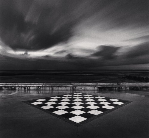 Chess Board, Wimerux, France di Michael Kenna, Fotografia in vendita su Singulart